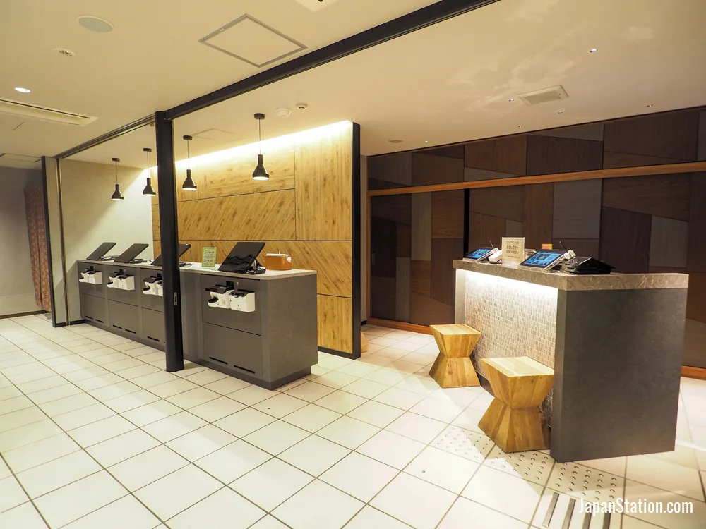 Reception area at Super Hotel Shinyokohama.