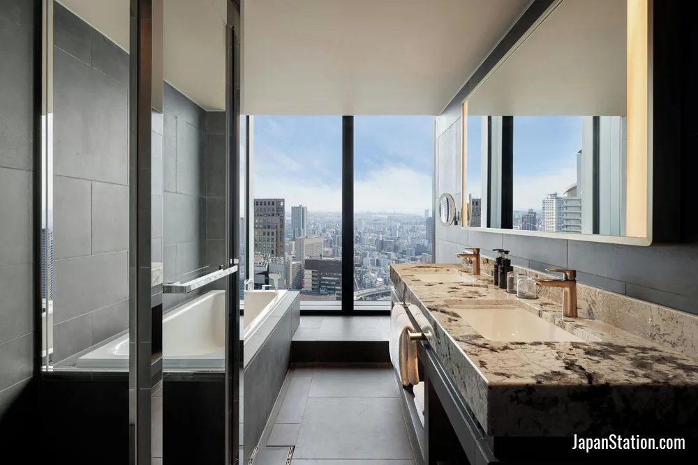 Bathroom in a guest room at THE OSAKA STATION HOTEL, Autograph Collection.