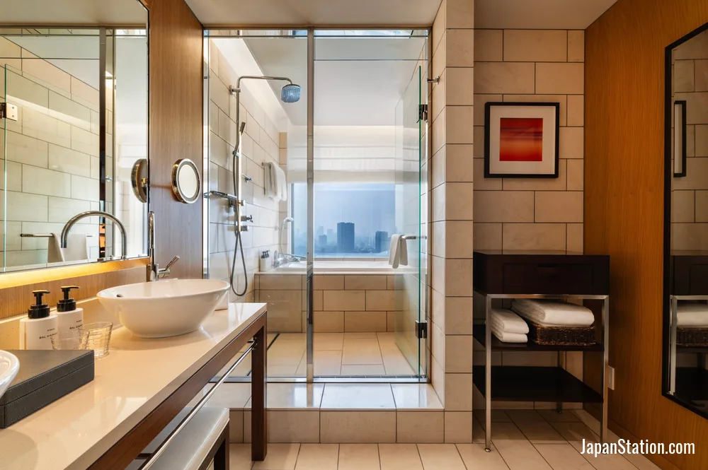 Bathroom in a guest room at The Strings by InterContinental Tokyo.