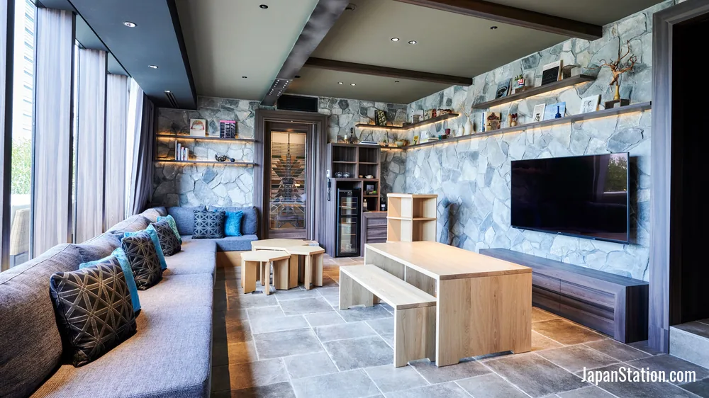 Cafe and lounge area at THE TOWER HOTEL NAGOYA.