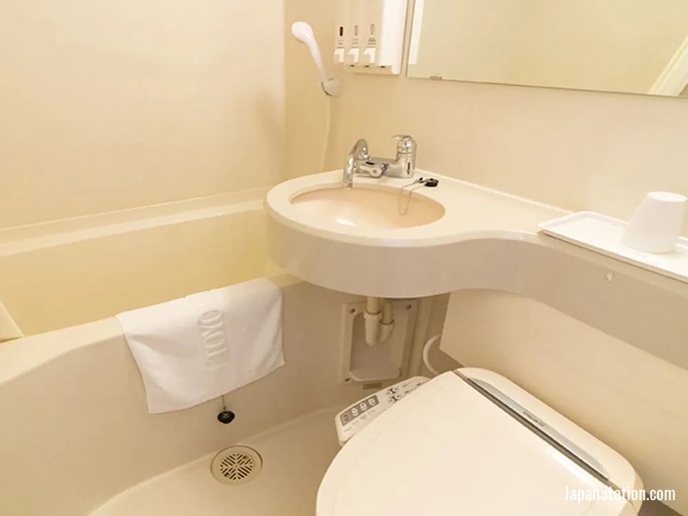 Bathroom in a guest room at Toyoko Inn Hokkaido Hakodate Ekimae Asaichi.