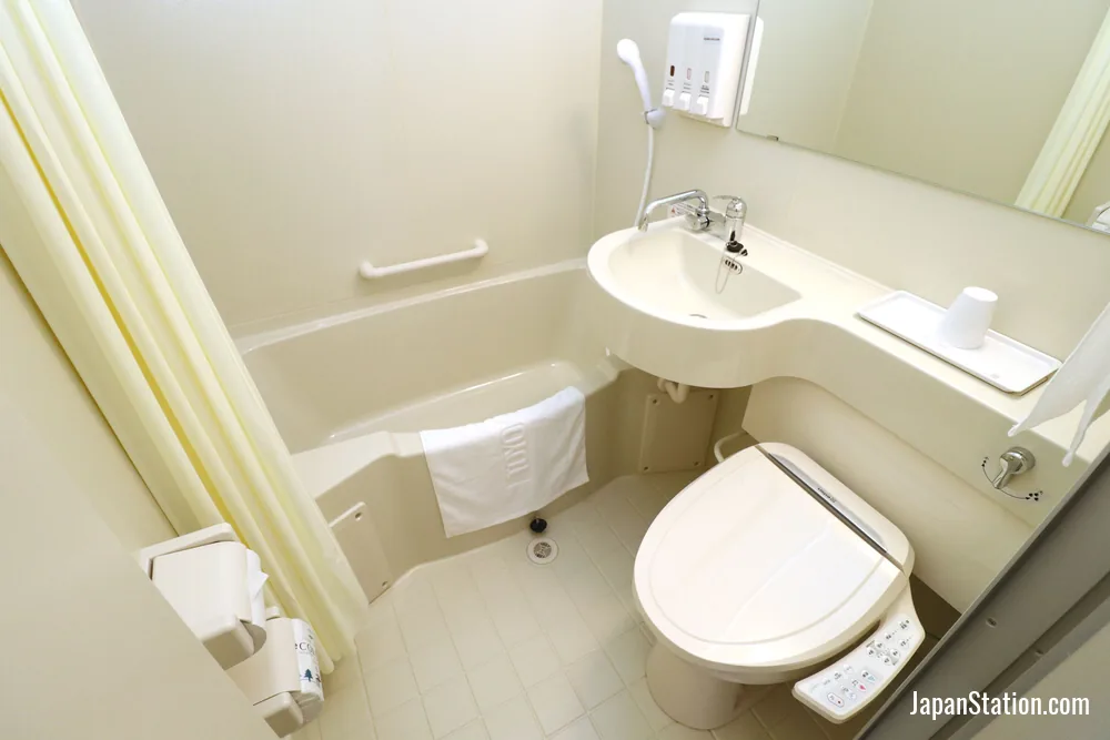 Bathroom in a guest room at Toyoko Inn Matsumoto-eki Higashi-guchi.
