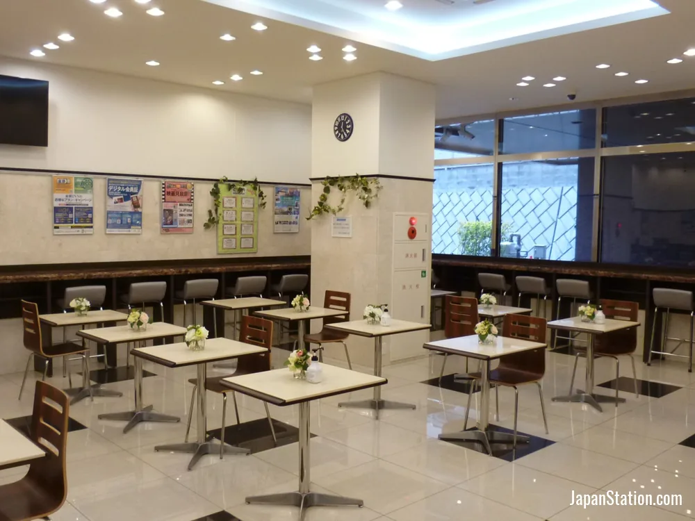 Dining area at Toyoko Inn Odawara-eki Higashi-guchi.