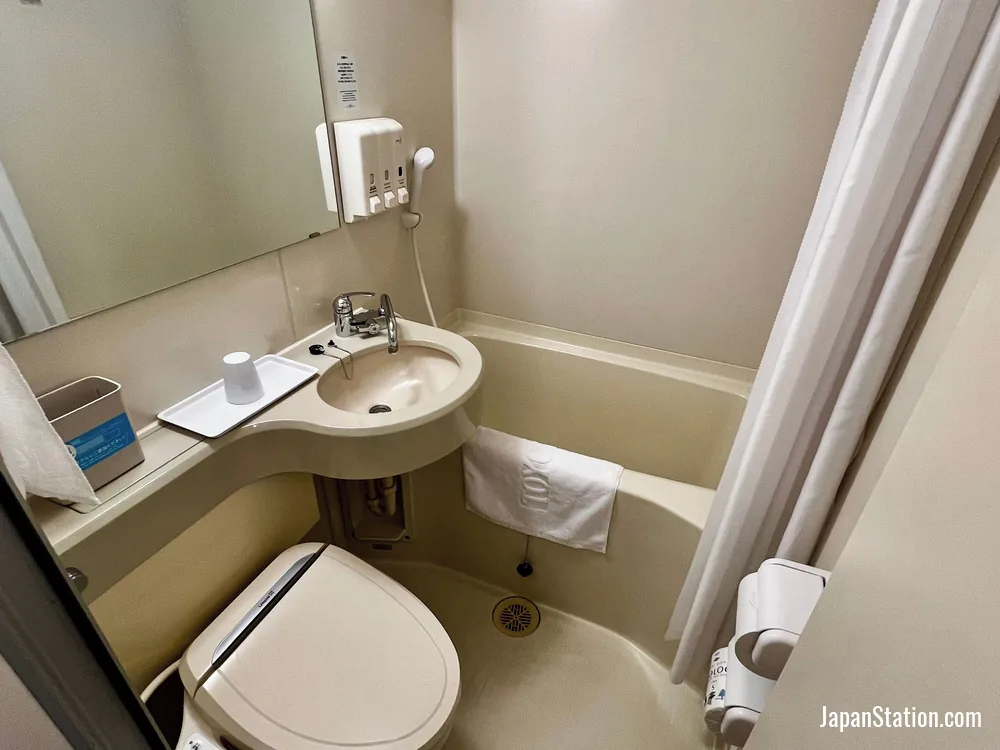 Bathroom in a guest room at Toyoko Inn Shin-yokohama Ekimae Honkan.