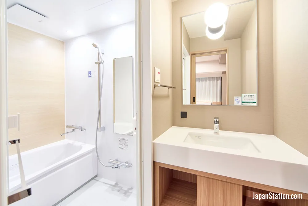 Bathroom in a guest room at Washington R&B Hotel Kyoto Station Hachijoguchi.
