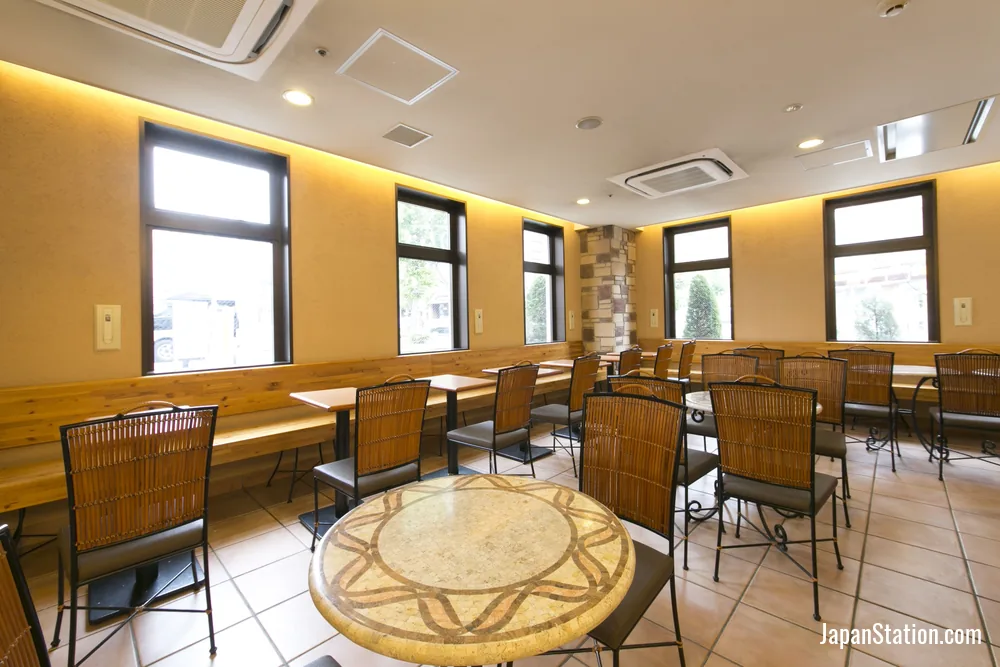 Dining area at Washington R&B Hotel Kyoto Station Hachijoguchi.