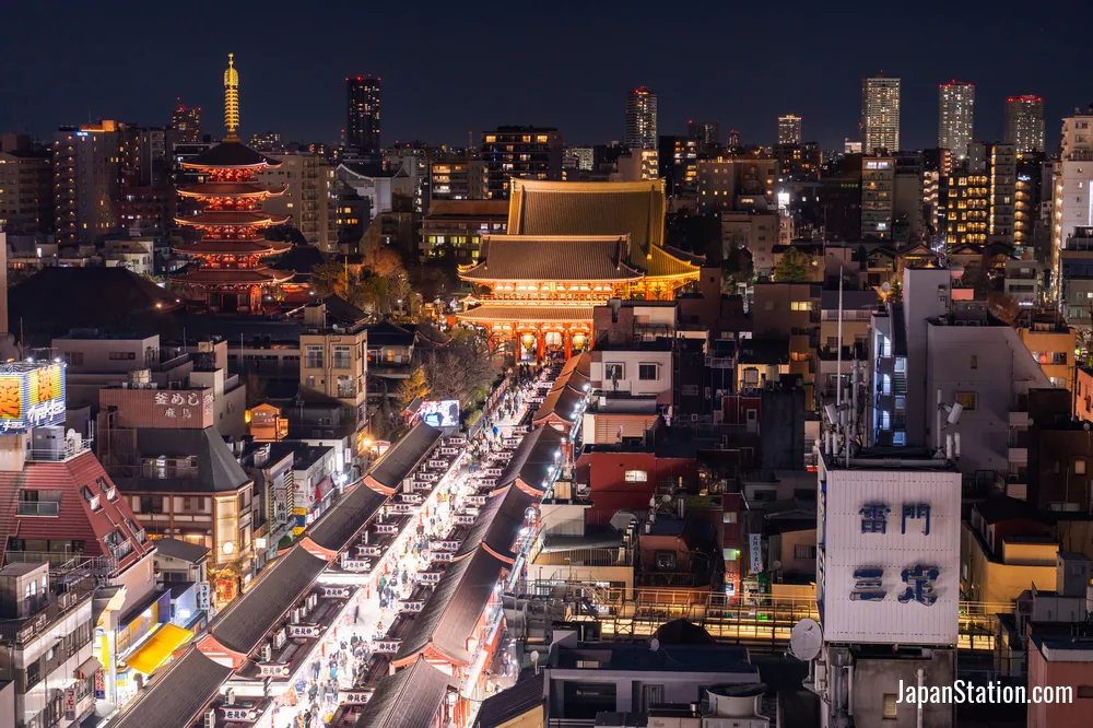 Approach to Sensoji in Asakusa.