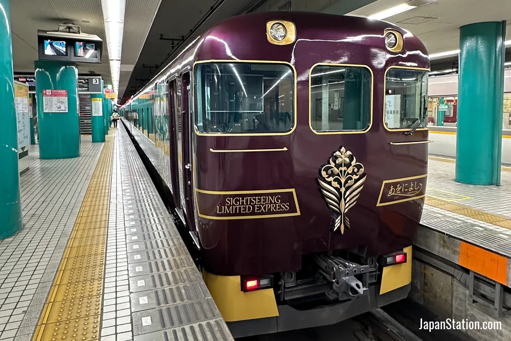 Aoniyoshi train at Kintetsu Nara Station.