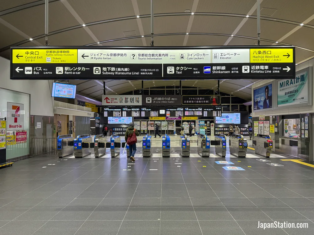 JR West ticket gate at Kyoto Station.