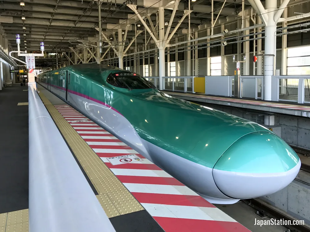 Hokkaido Shinkansen train at Shin-Hakodate-Hokuto Station.