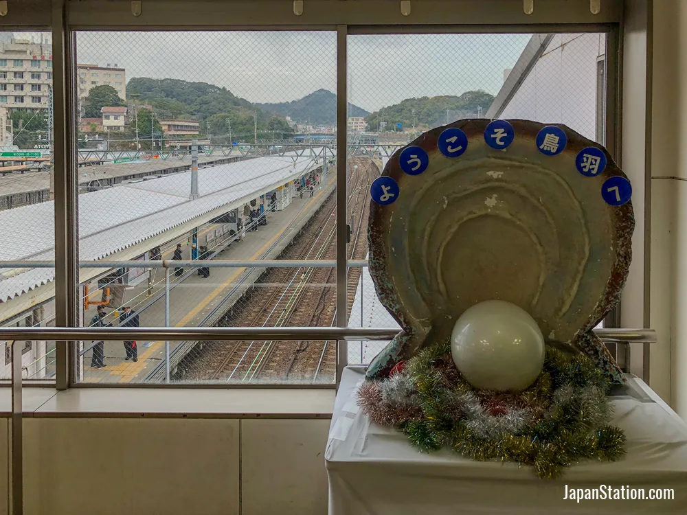 Pearl display at Toba Station.