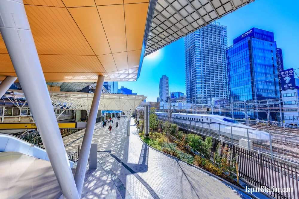 GREEN WALK, connecting Hamamatsucho Station and BLUE FRONT SHIBAURA.